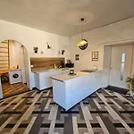 Apartment Castle Blue - 7 Personnes - 10 Min Sanctuaire *